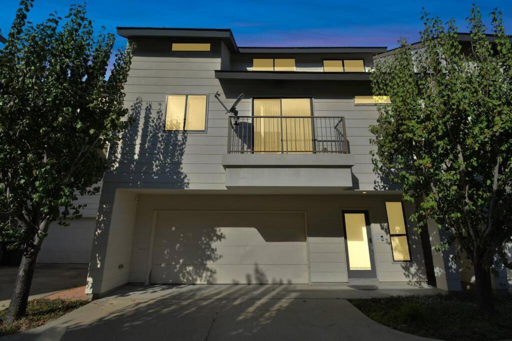 3Br/3.5Ba Three Story East Downtown Townhouse With View Villa ฮูสตัน ภายนอก รูปภาพ